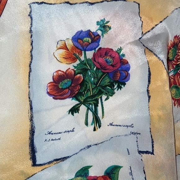 Vintage Ginnie Johansen Floral Rolled Neckerchief Scarf 31”X 21” - Picture 3 of 3